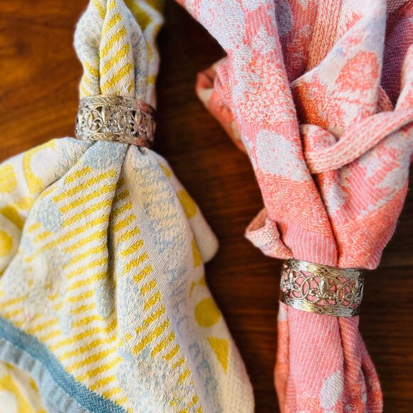 Vintage Silver Filigree Napkin Ring Set of 8 Fleur De Lis Design - Picture 1 of 6